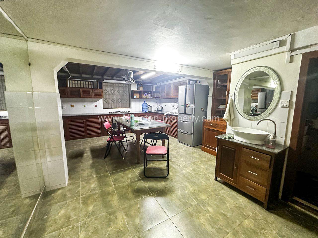Shophouse For Rent In Bkk3 - Ellington Property