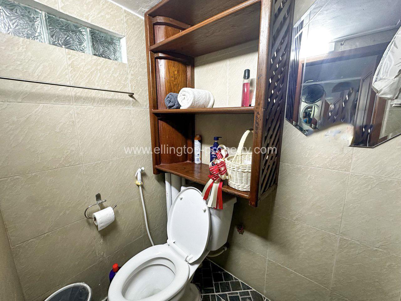 Shophouse For Rent In Bkk3 - Ellington Property