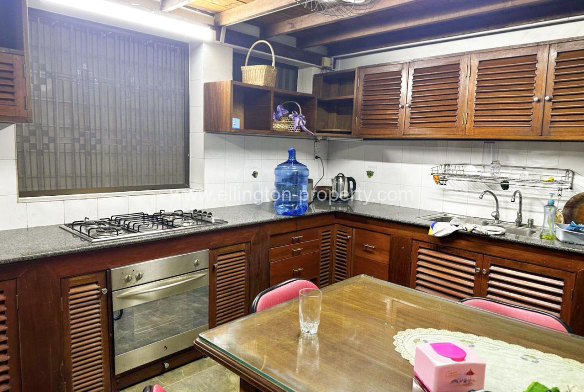 Shophouse For Rent In Bkk3 - Ellington Property