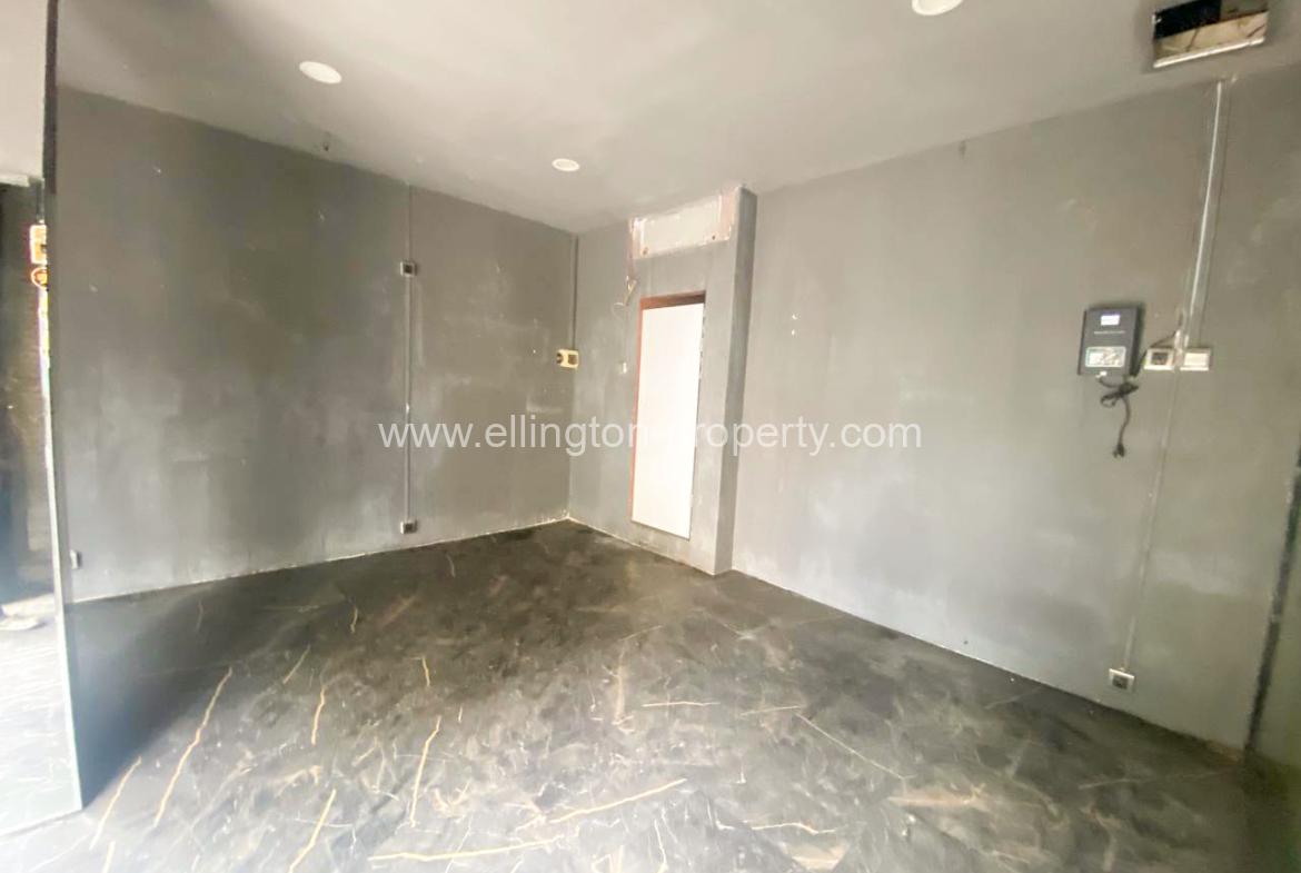 Shop For Rent In Bkk - Ellington Property