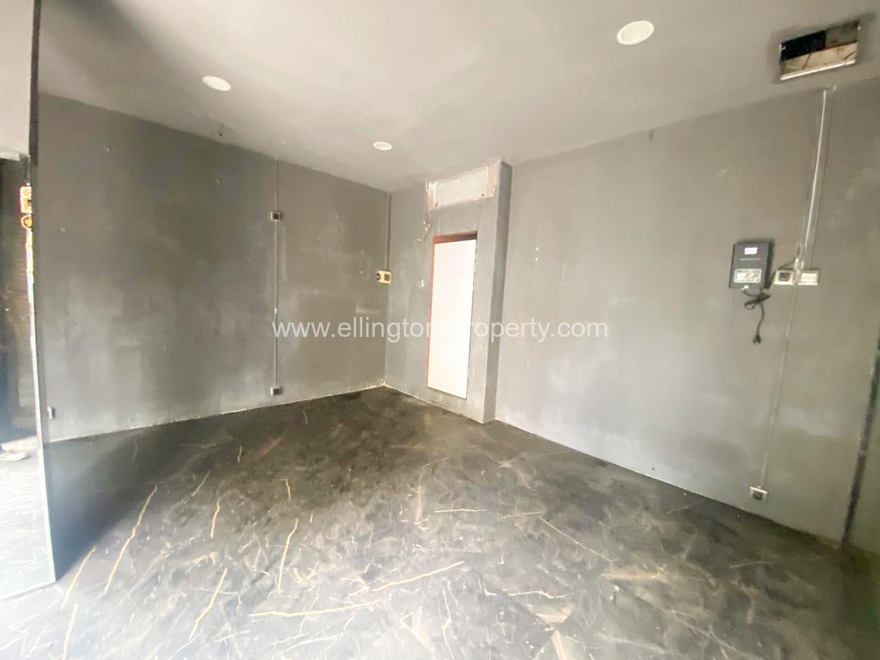 Shop For Rent In Bkk - Ellington Property