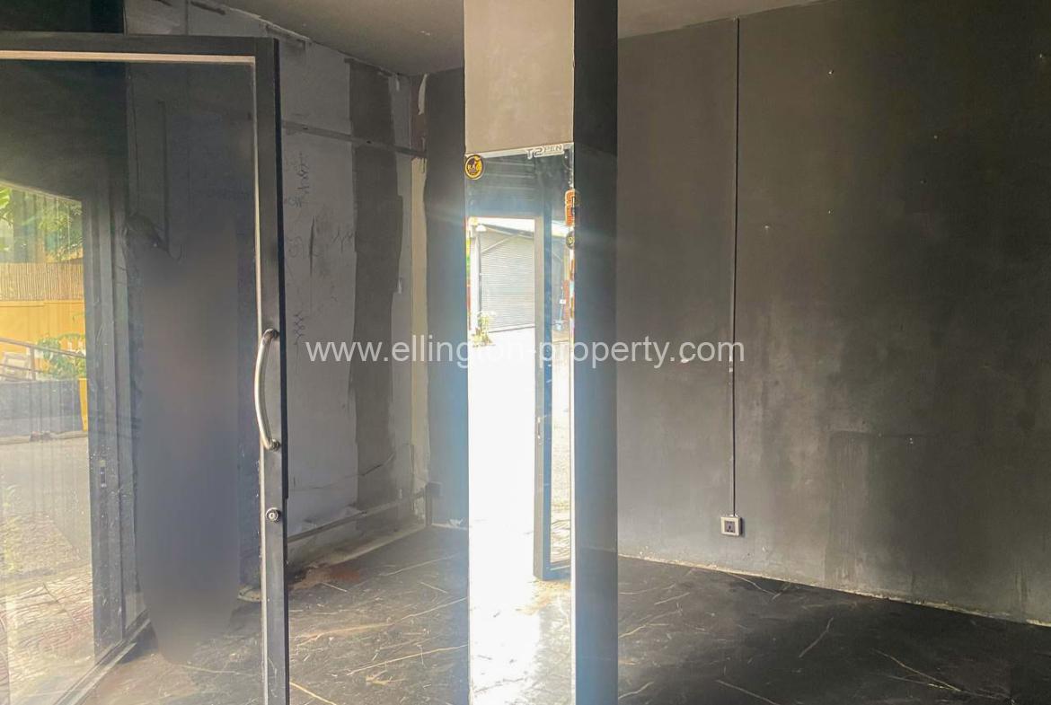 Shop For Rent In Bkk - Ellington Property