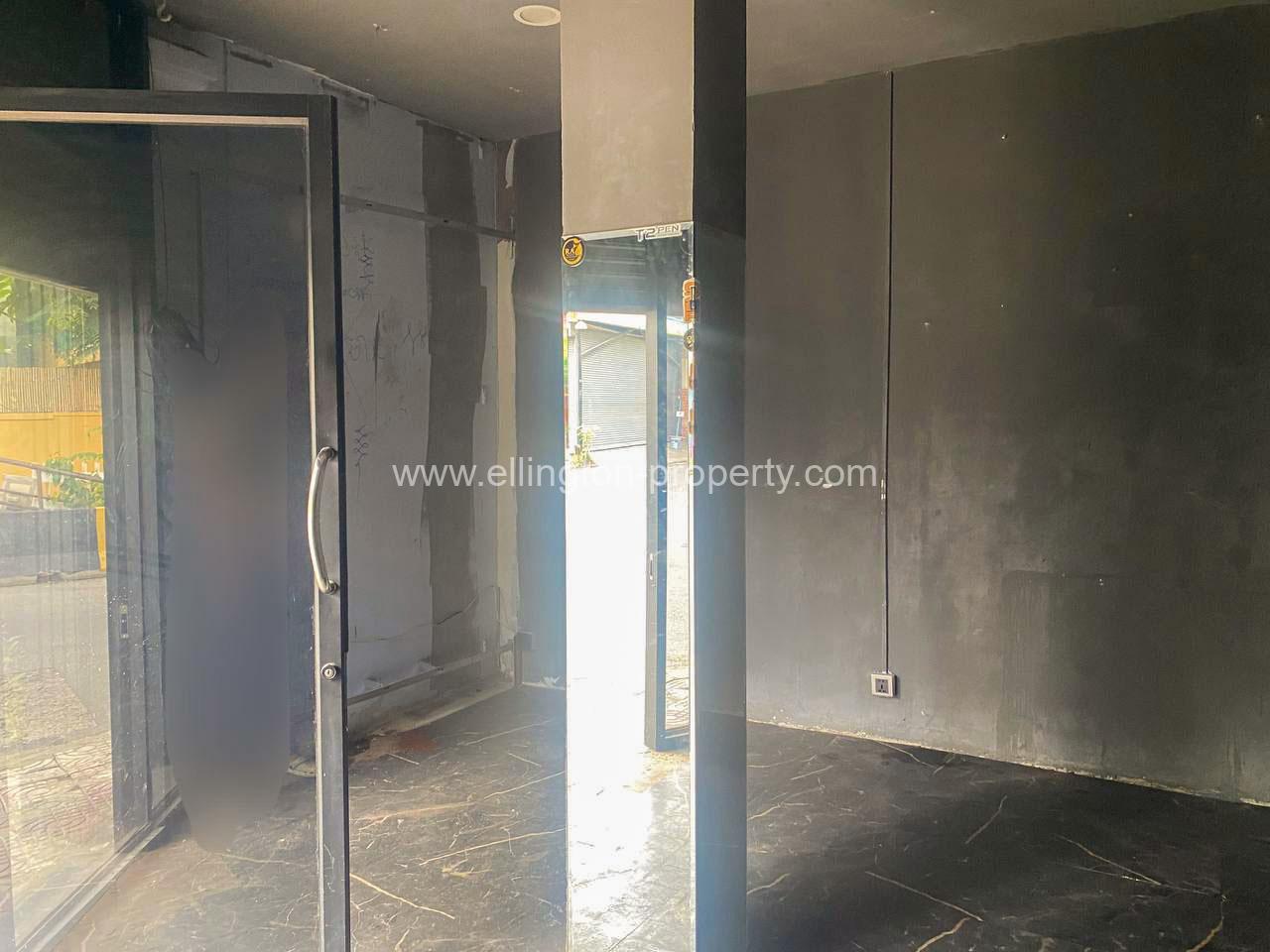 Shop For Rent In Bkk - Ellington Property