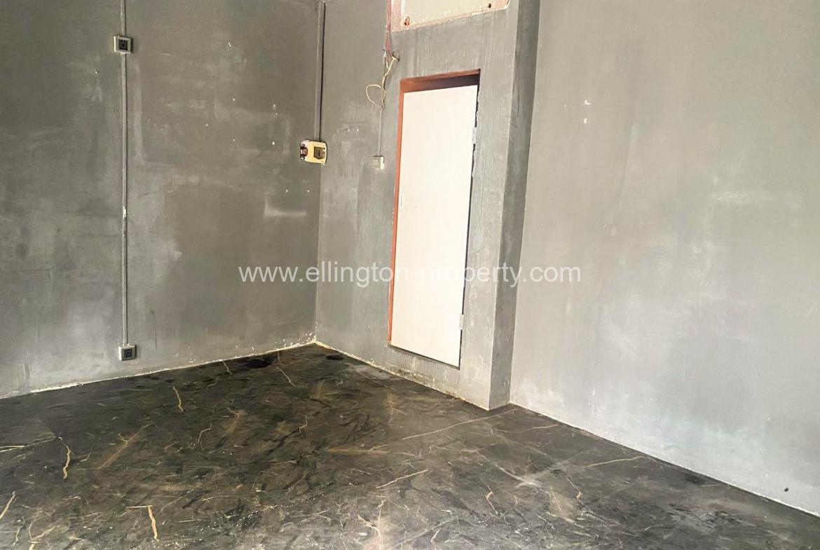 Shop For Rent In Bkk - Ellington Property