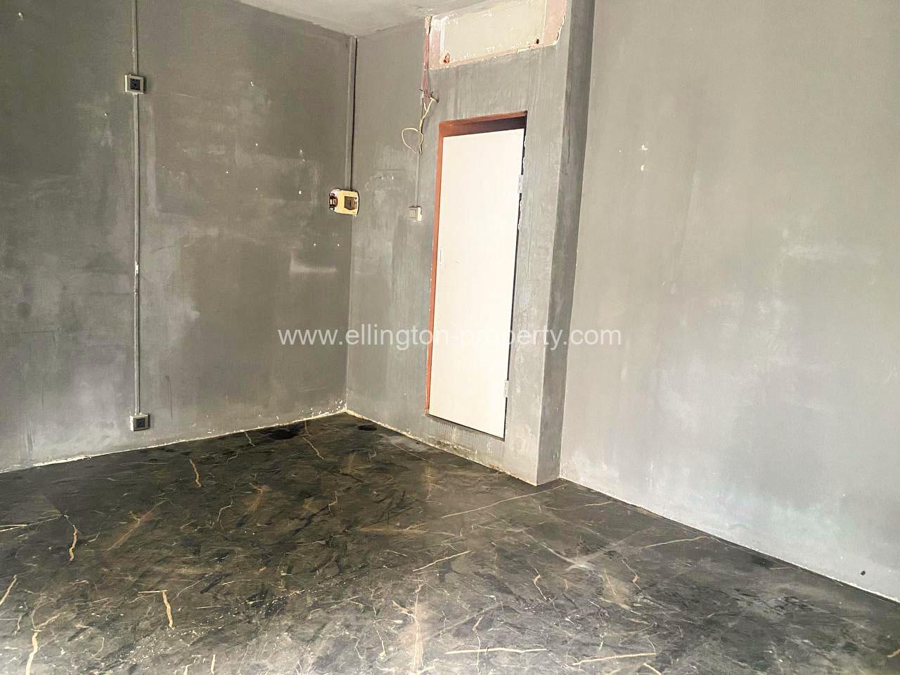 Shop For Rent In Bkk - Ellington Property