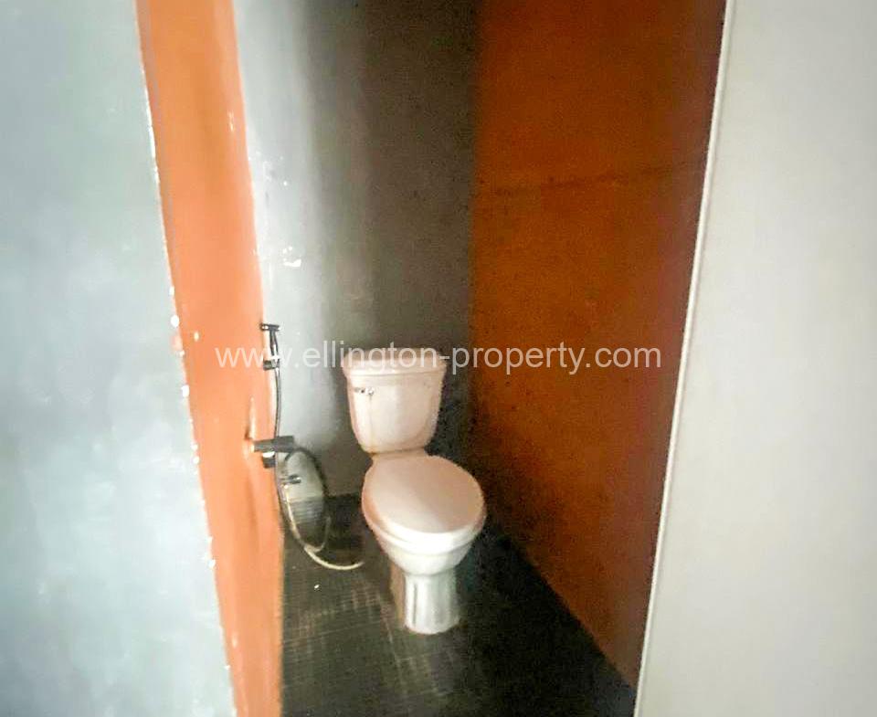 Shop For Rent In Bkk - Ellington Property