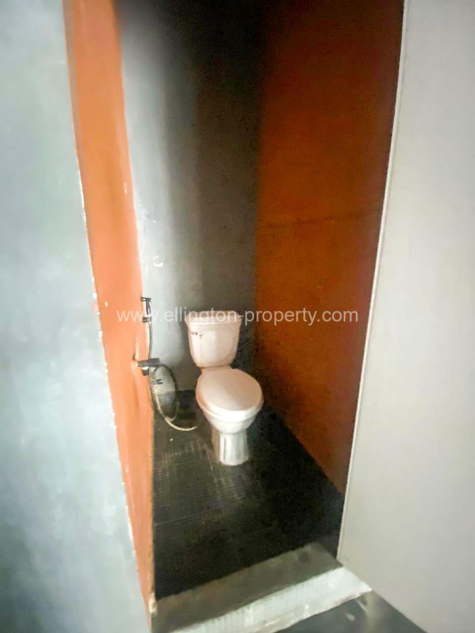 Shop For Rent In Bkk - Ellington Property