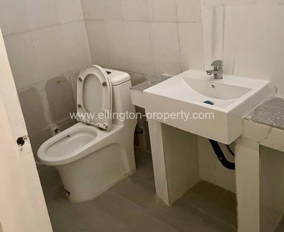 Shop House For Rent In Bkk3 - Ellington Property