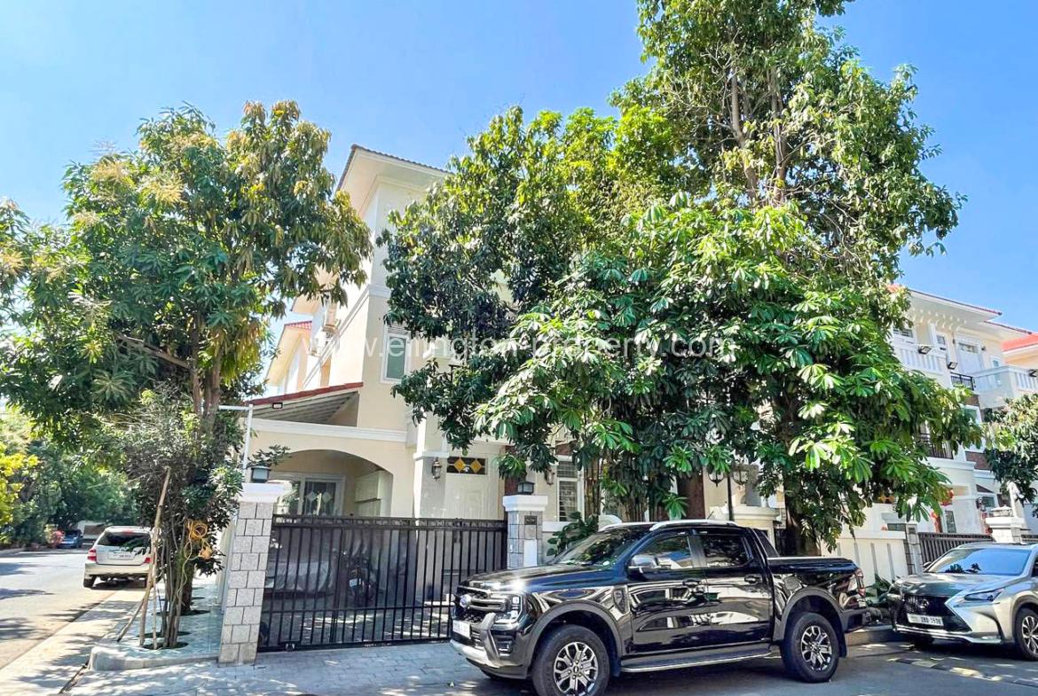 Twin Villa For Rent In Borey Grand Chroy Changvar - Ellington Property