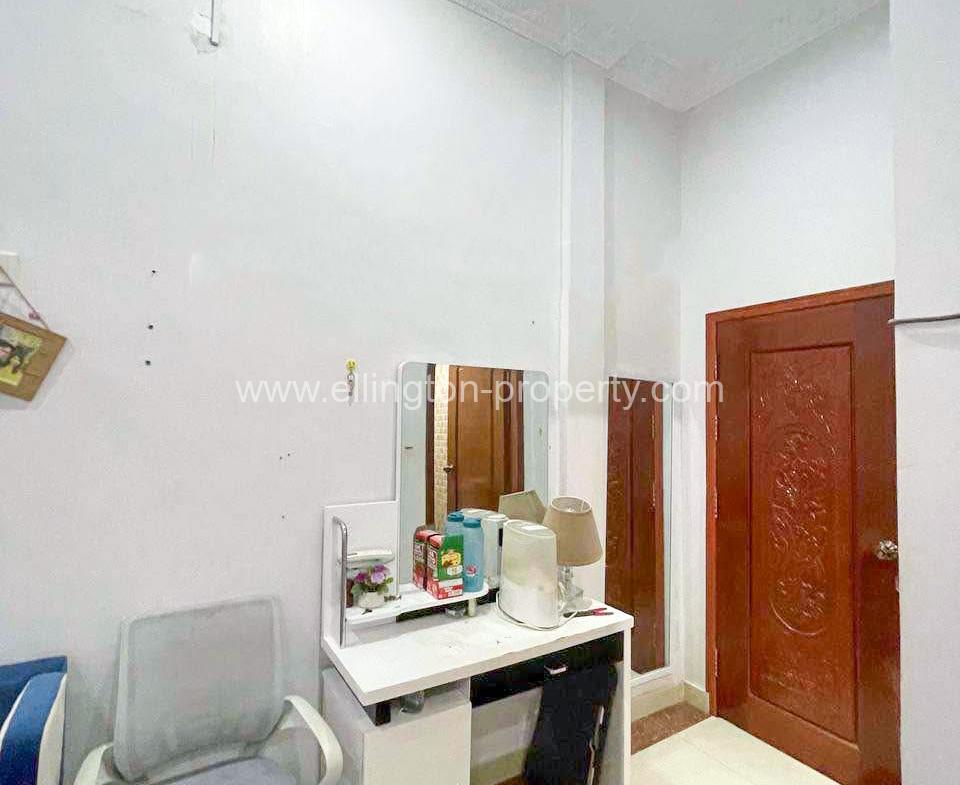 Shophouse For Rent In Bkk3 - Ellington Property