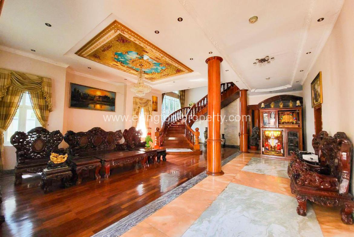 Villa For Rent Near Tuol Tumpung Market - Ellington Property