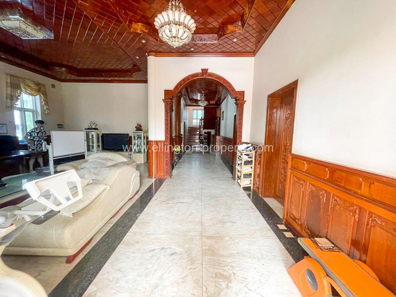 Villa For Rent Near Tuol Tumpung Market - Ellington Property