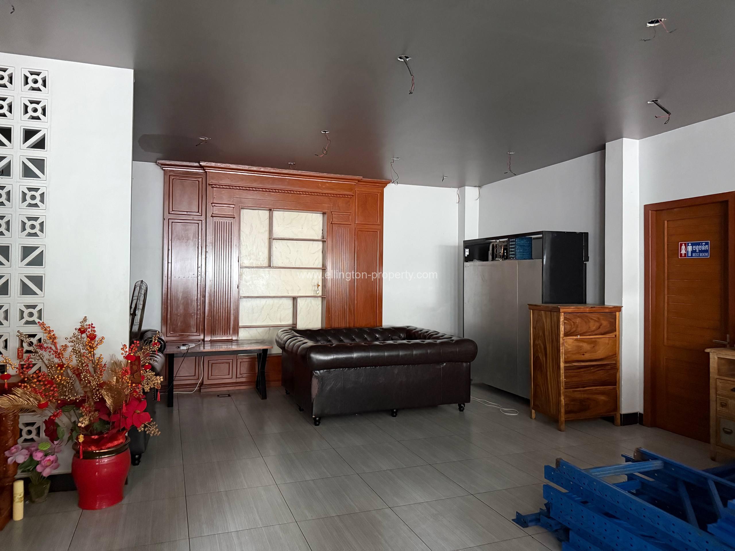 Shop For Rent​ In Daun Penh Area - Ellington Property