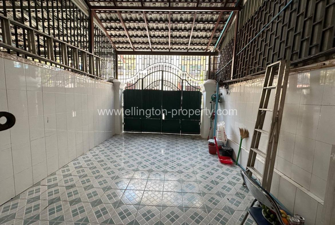 Shophouse For Rent At Boeng Keng Kong - Ellington Property