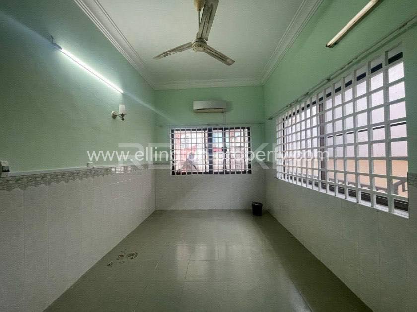 House For Rent Near Tuol Tumpung Market - Ellington Property