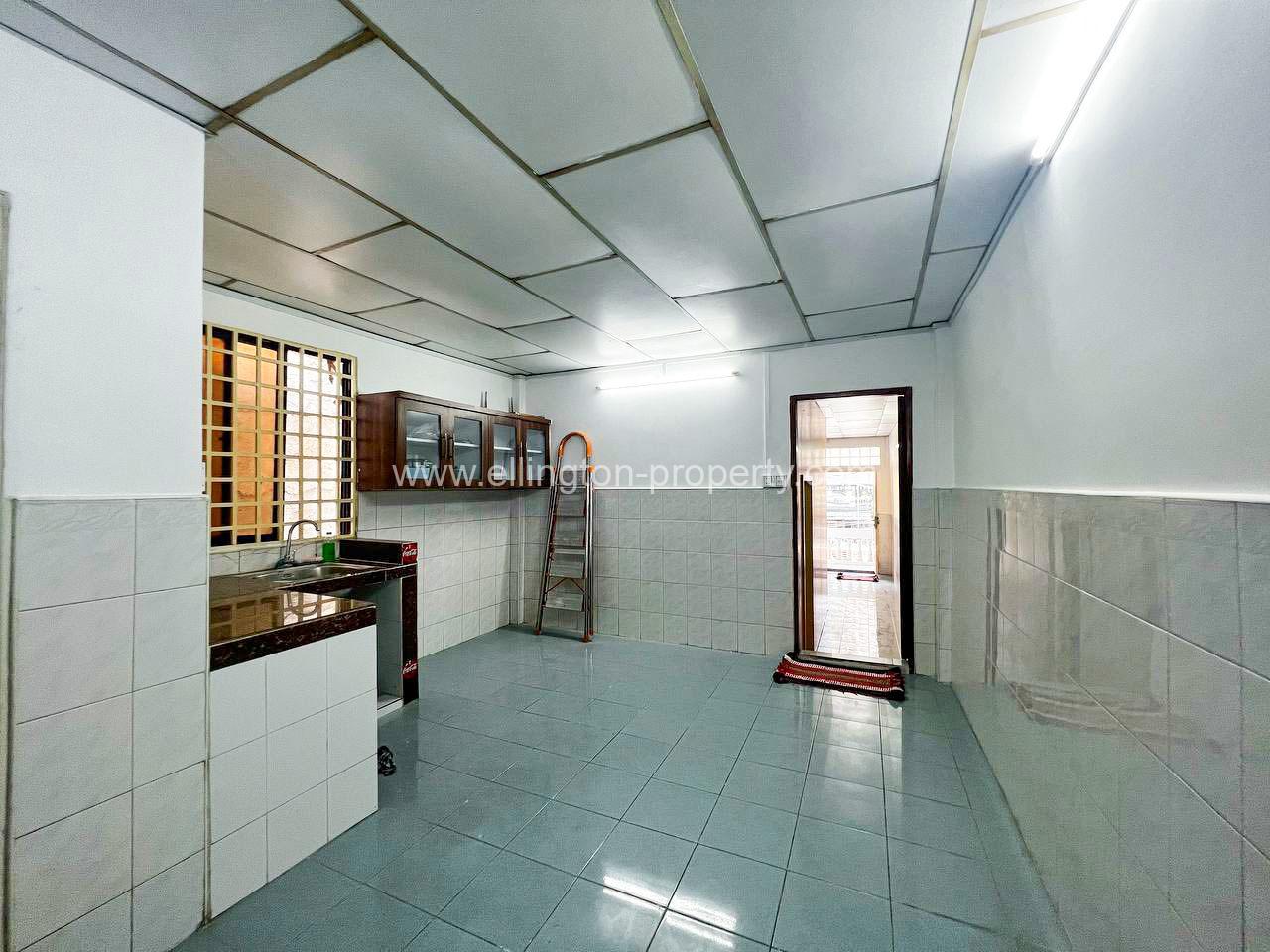 Shop House For Rent In Sangkat Bkk1 - Ellington Property