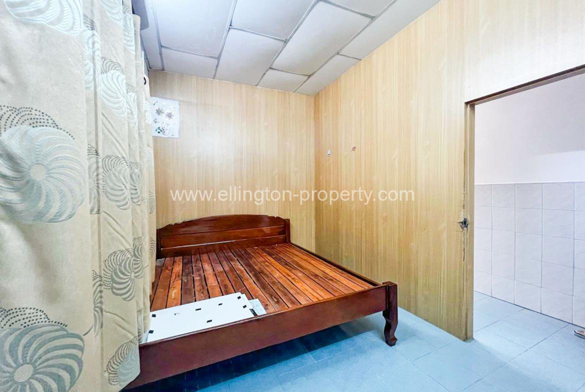 Shop House For Rent In Sangkat Bkk1 - Ellington Property
