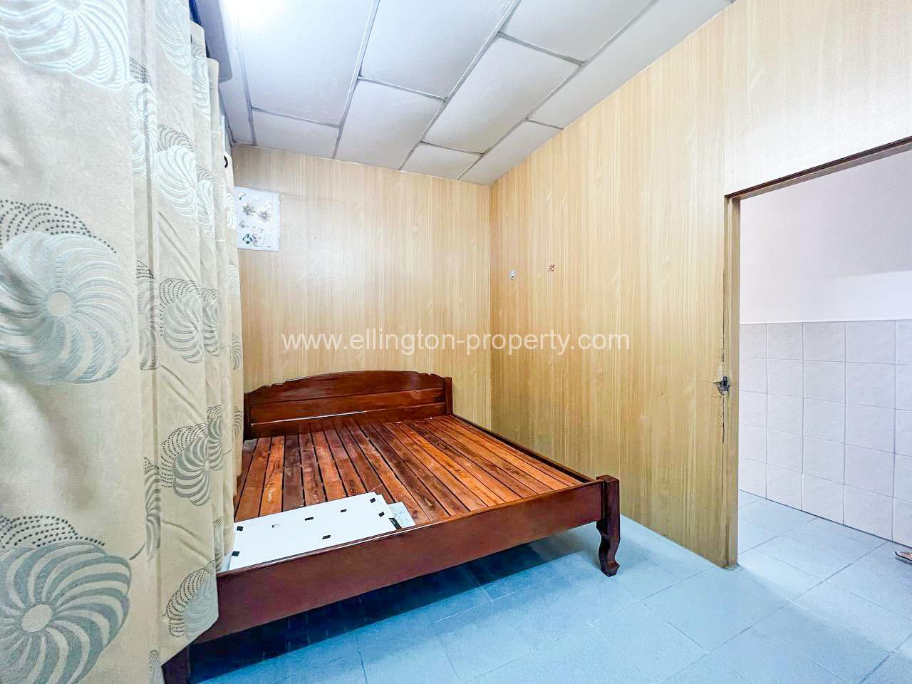 Shop House For Rent In Sangkat Bkk1 - Ellington Property