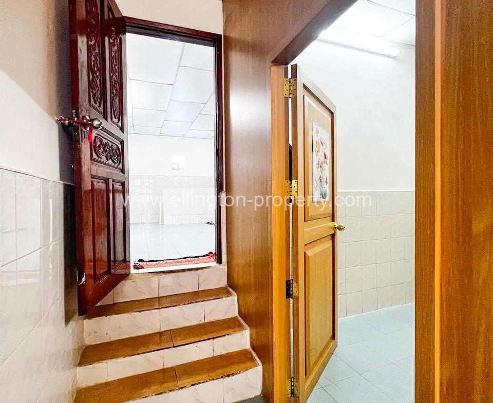Shop House For Rent In Sangkat Bkk1 - Ellington Property