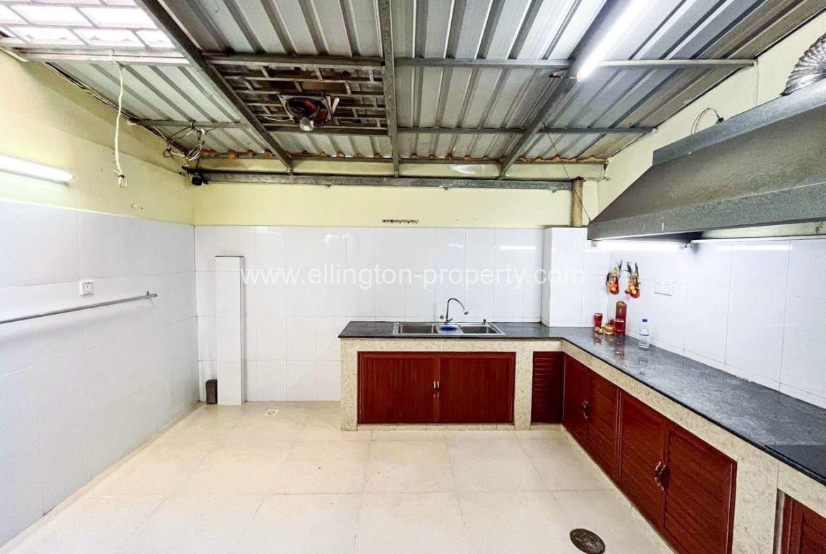 Shophouse For Rent In Toul Tompung - Ellington Property
