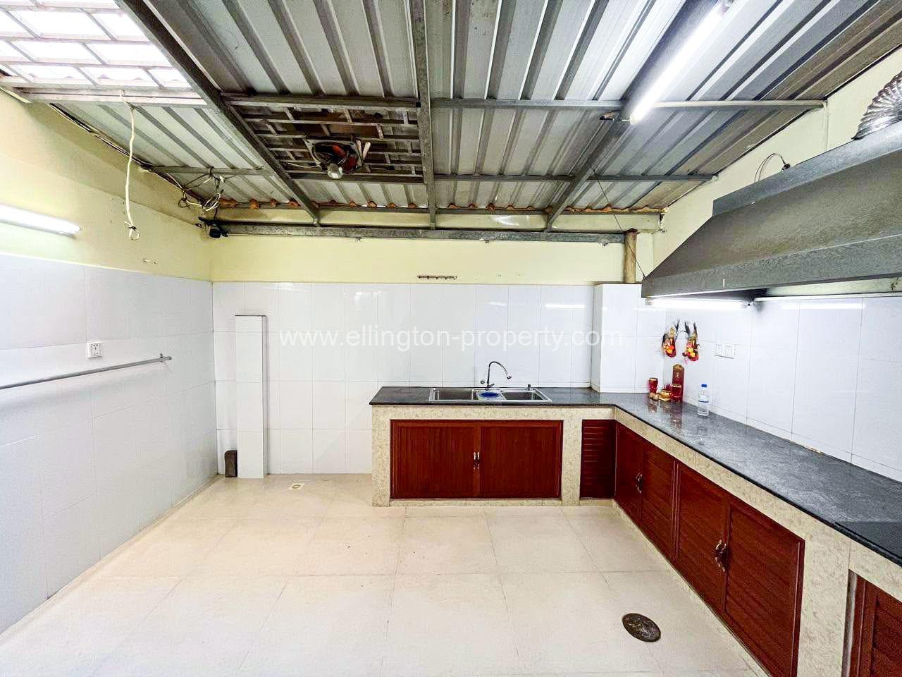 Shophouse For Rent In Toul Tompung - Ellington Property