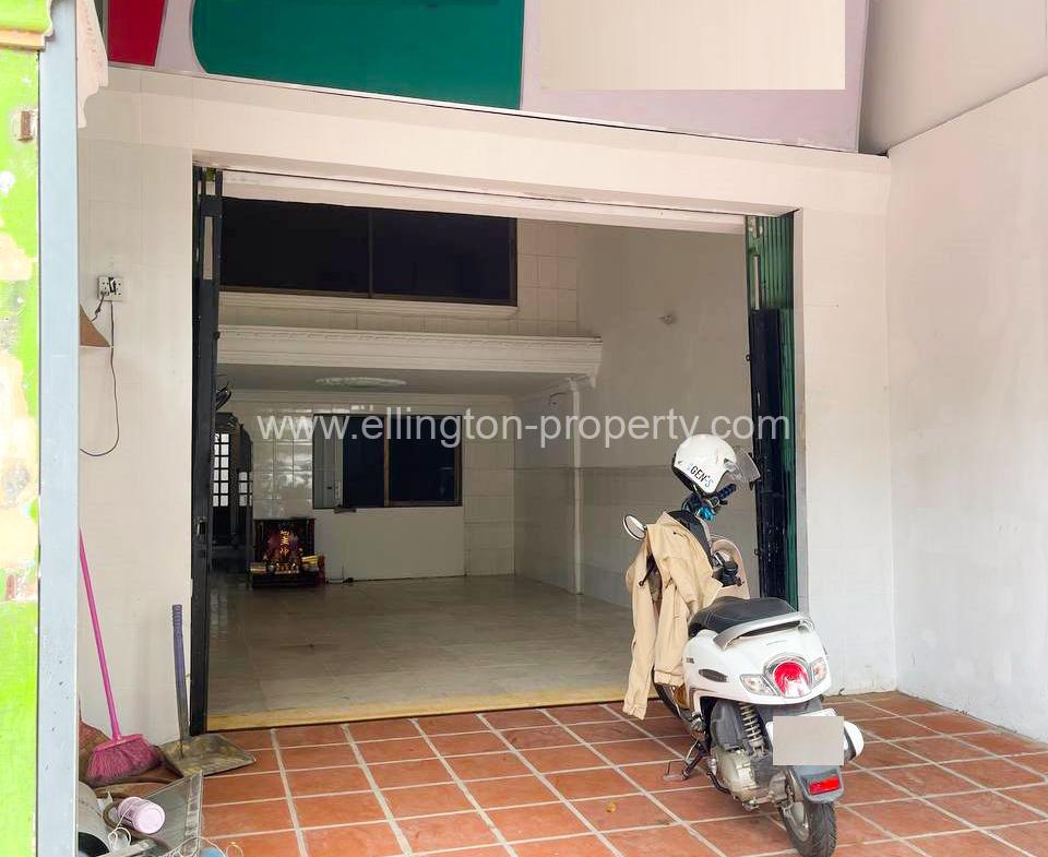 Shophouse For Rent​ In Bueng Keng Kong - Ellington Property