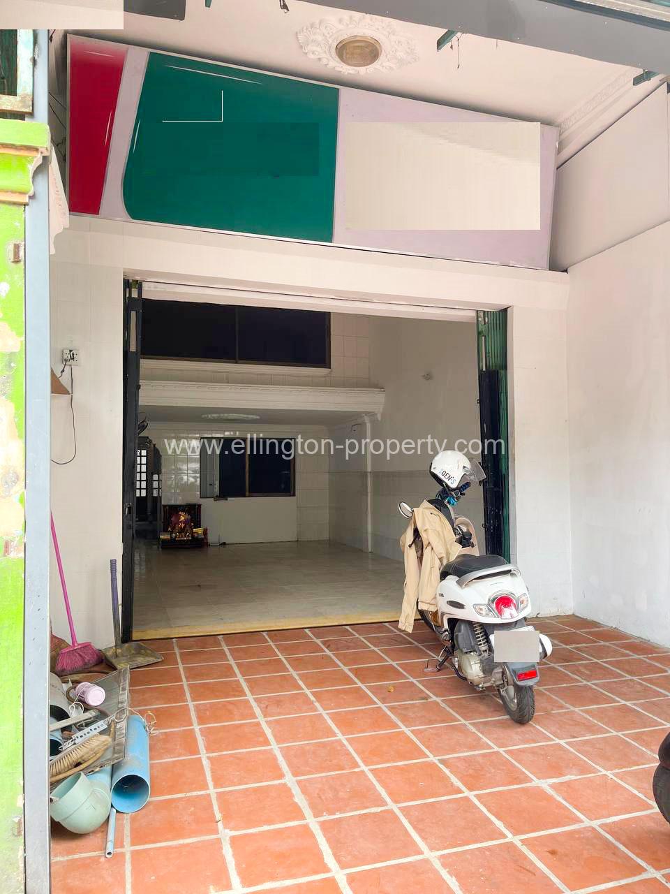 Shophouse For Rent​ In Bueng Keng Kong - Ellington Property