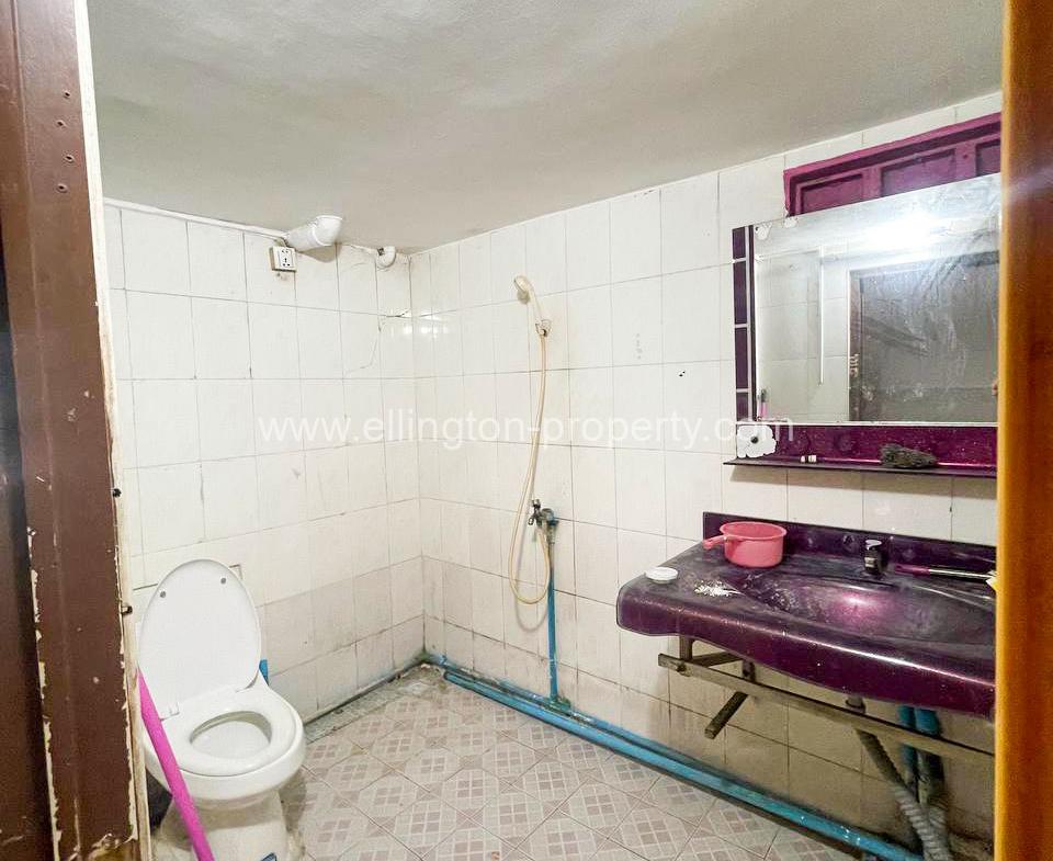 Shophouse For Rent​ In Bueng Keng Kong - Ellington Property