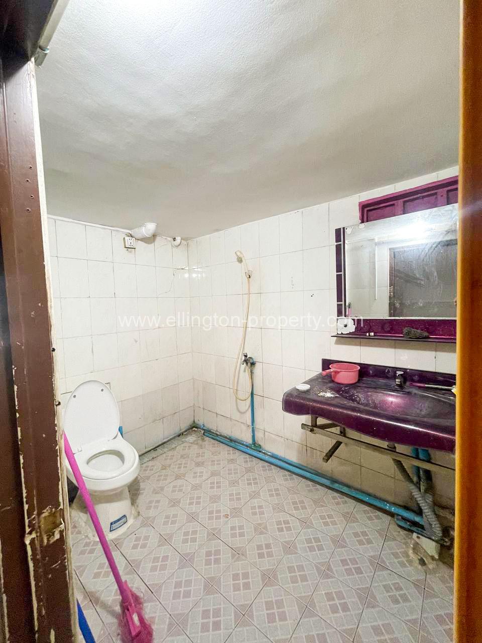 Shophouse For Rent​ In Bueng Keng Kong - Ellington Property