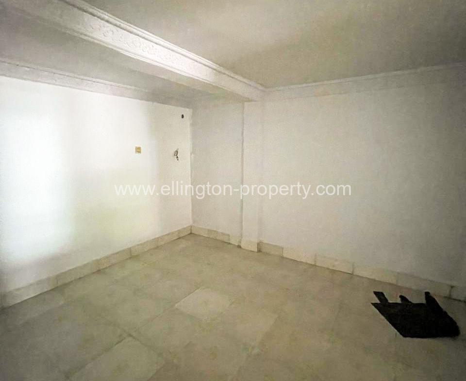 Shophouse For Rent​ In Bueng Keng Kong - Ellington Property