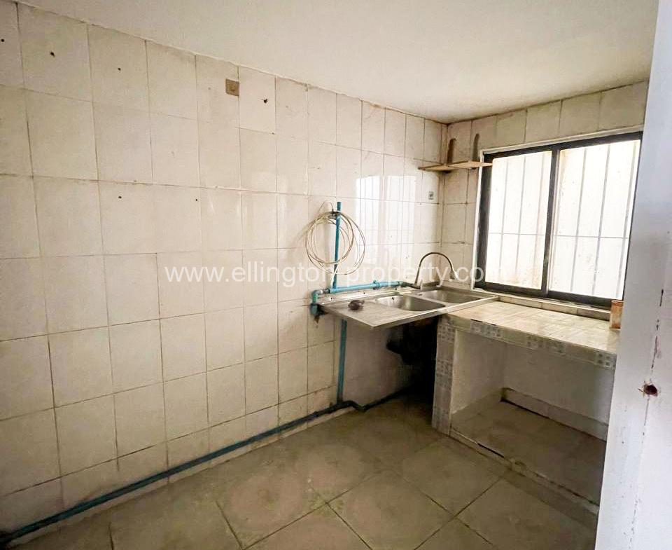 Shophouse For Rent​ In Bueng Keng Kong - Ellington Property