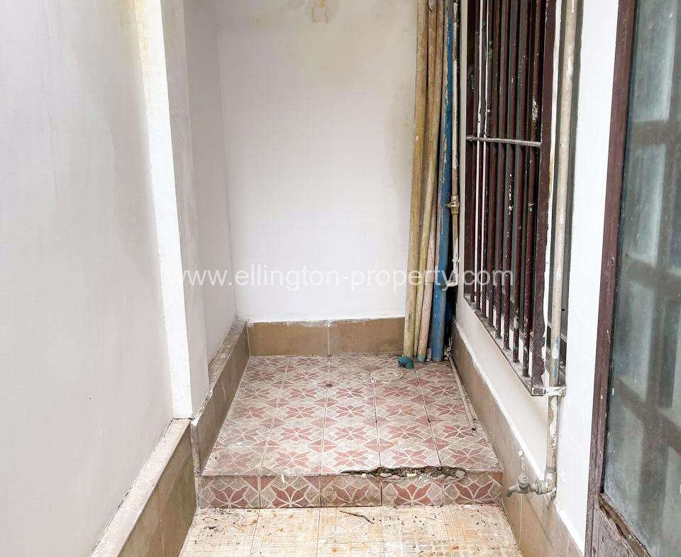 Shophouse For Rent​ In Bueng Keng Kong - Ellington Property