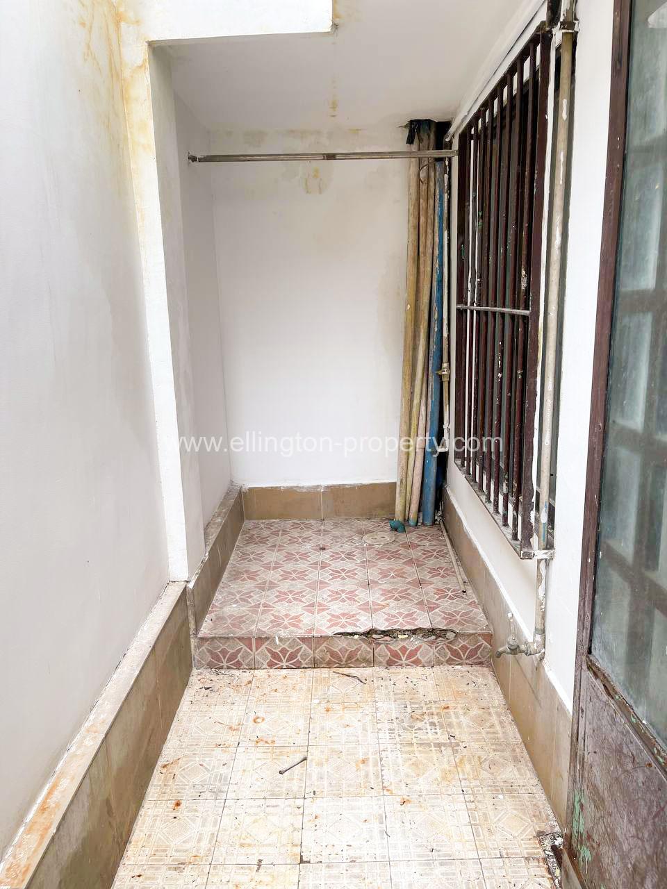 Shophouse For Rent​ In Bueng Keng Kong - Ellington Property