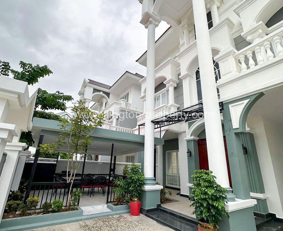 Queen Villa For Rent In Near Aeon2 - Ellington Property