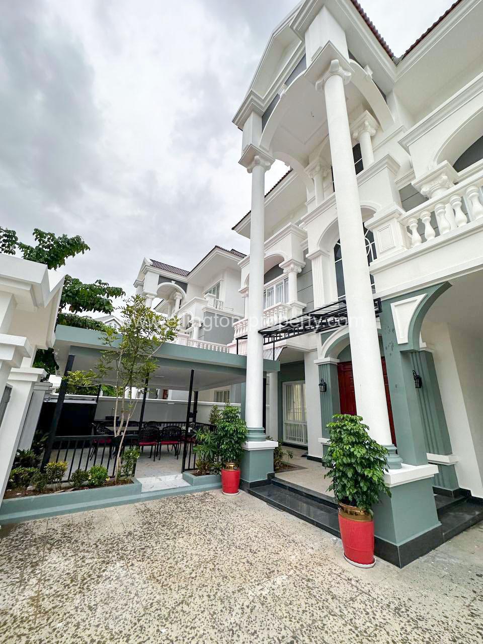 Queen Villa For Rent In Near Aeon2 - Ellington Property