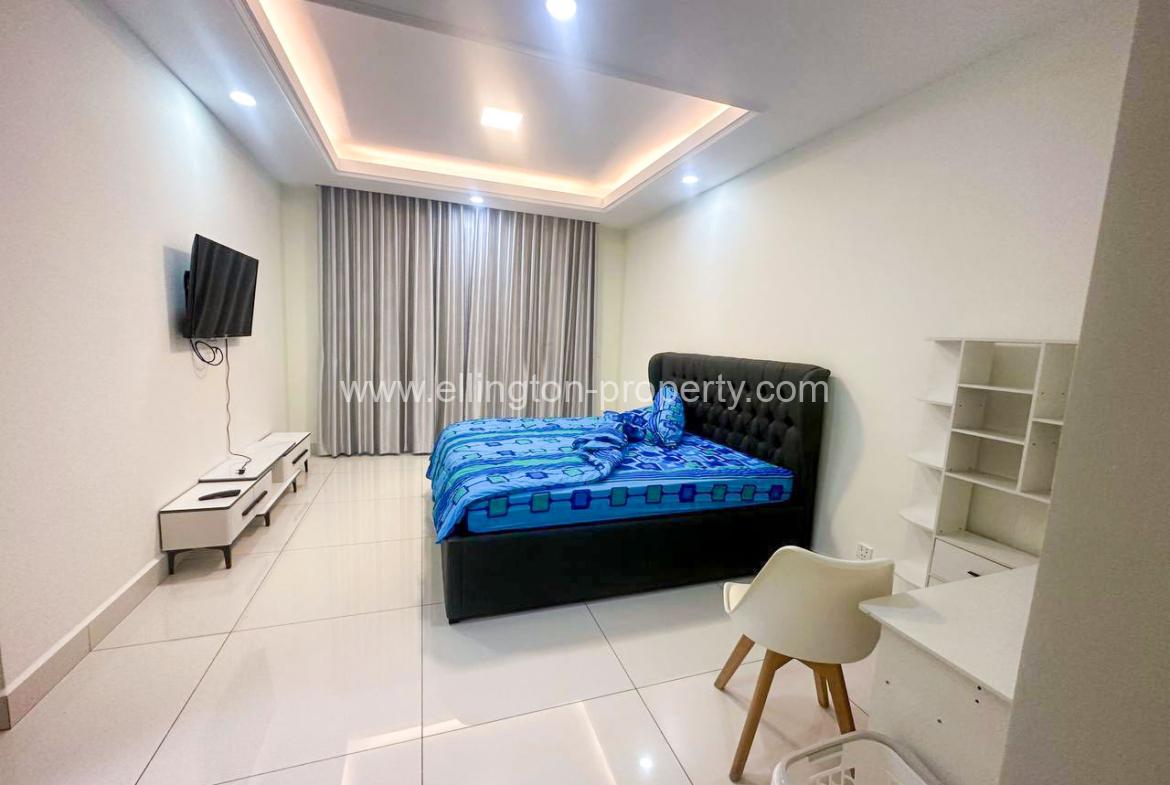 Queen Villa For Rent In Near Aeon2 - Ellington Property