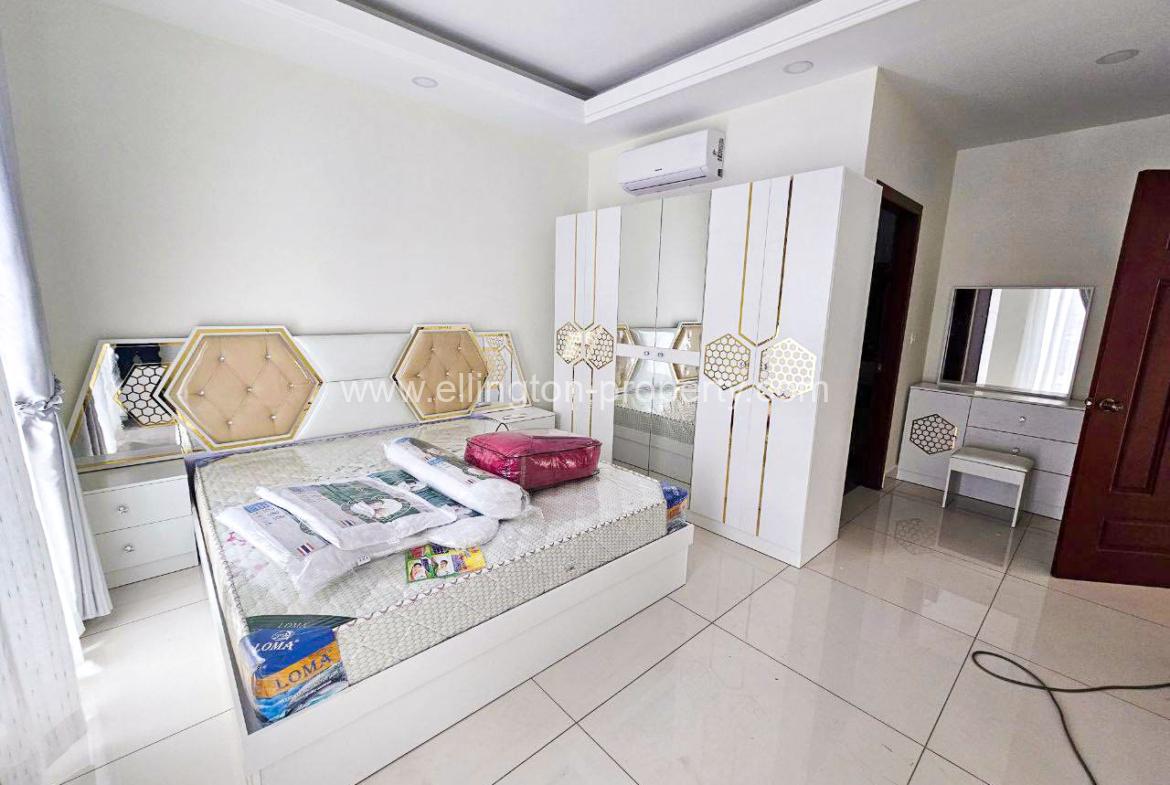 Queen Villa For Rent In Near Aeon2 - Ellington Property