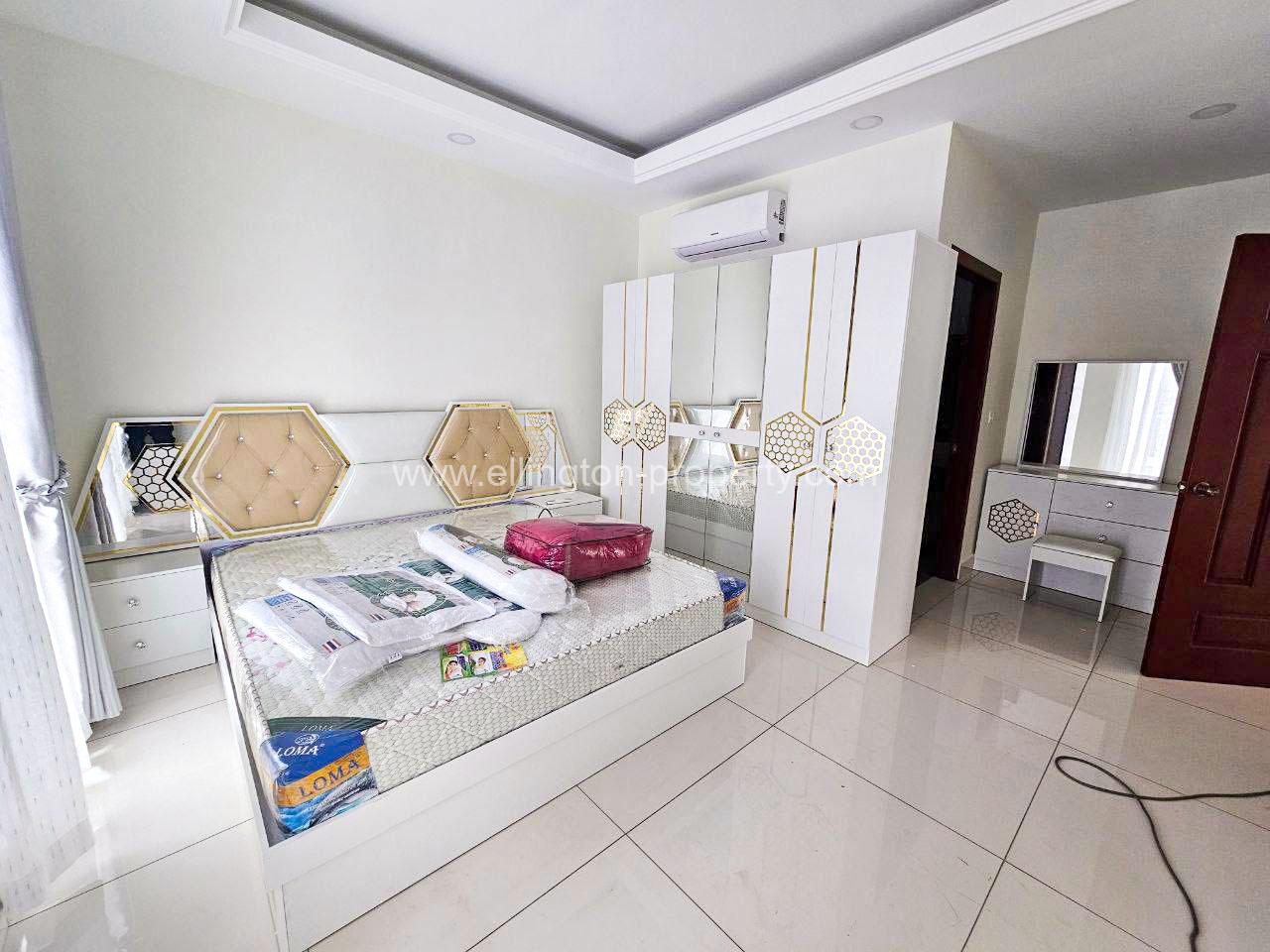 Queen Villa For Rent In Near Aeon2 - Ellington Property