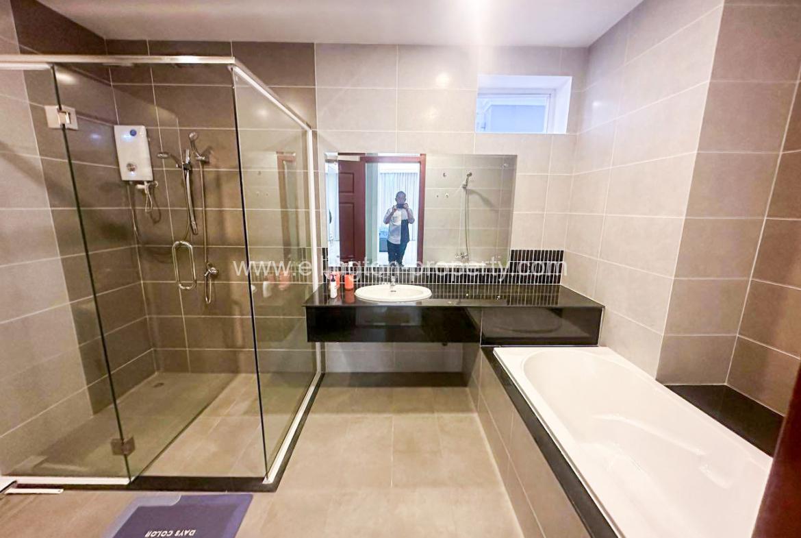 Queen Villa For Rent In Near Aeon2 - Ellington Property