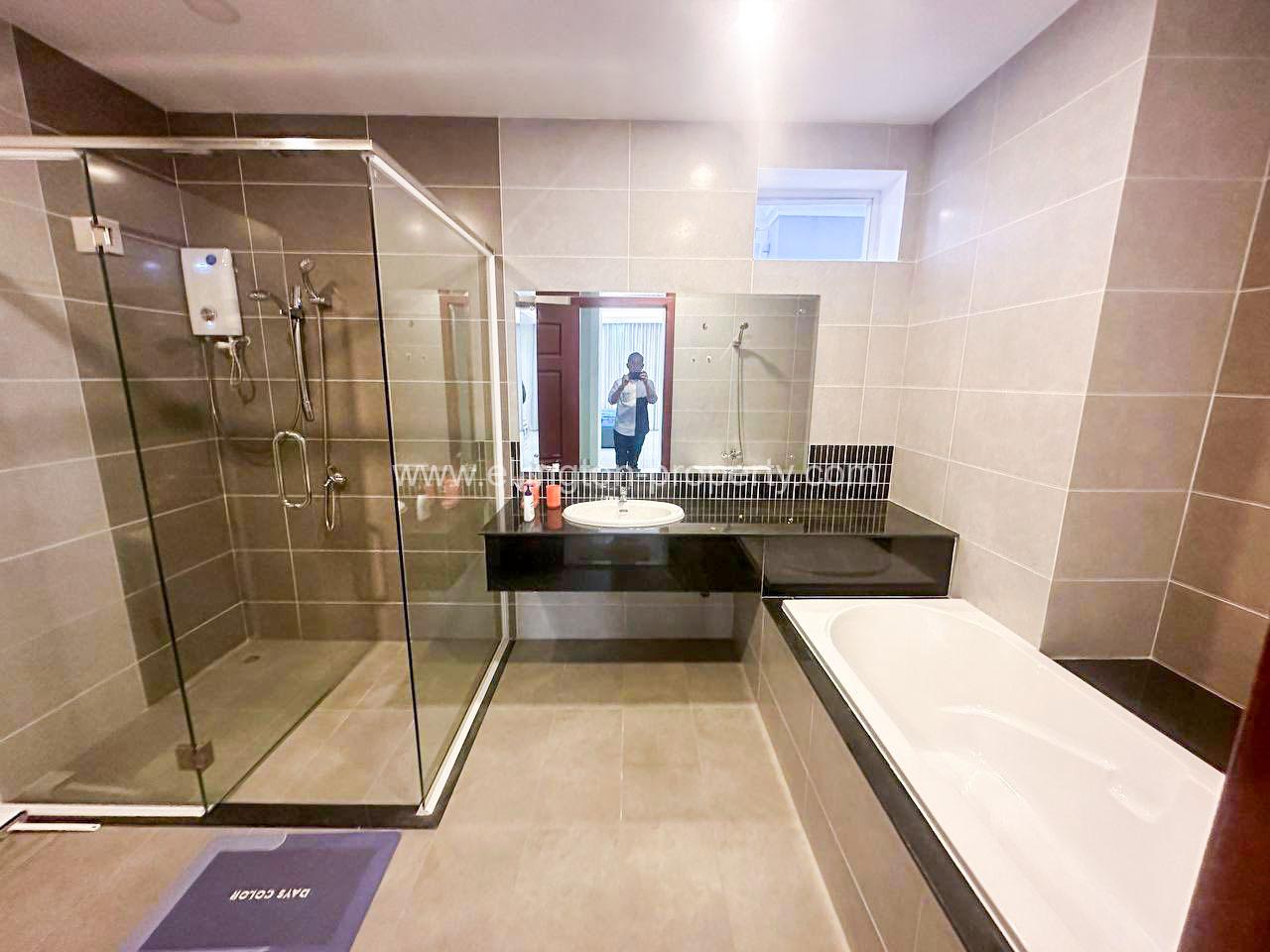 Queen Villa For Rent In Near Aeon2 - Ellington Property