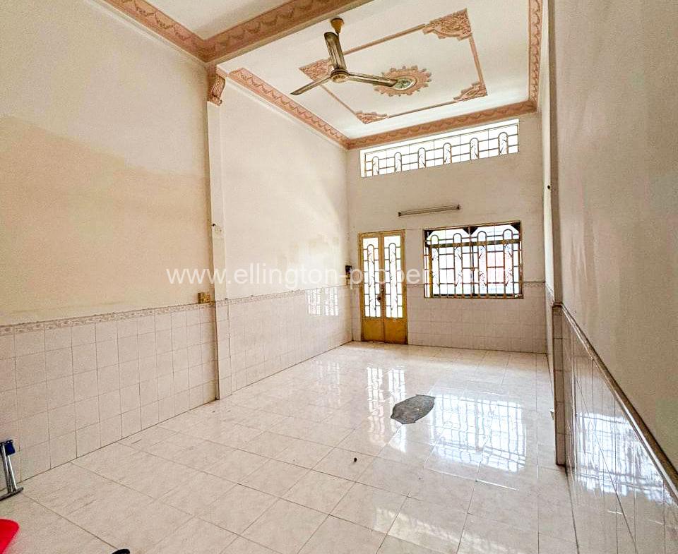Shophouse For Rent In Bueng Keng Kang - Ellington Property