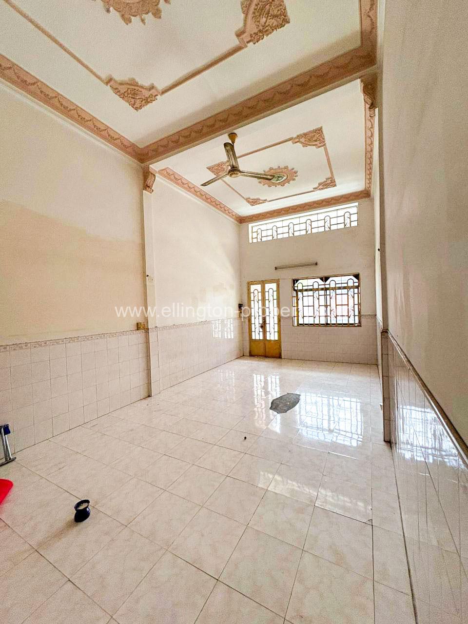 Shophouse For Rent In Bueng Keng Kang - Ellington Property