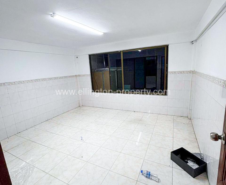 Shophouse For Rent In Bueng Keng Kang - Ellington Property