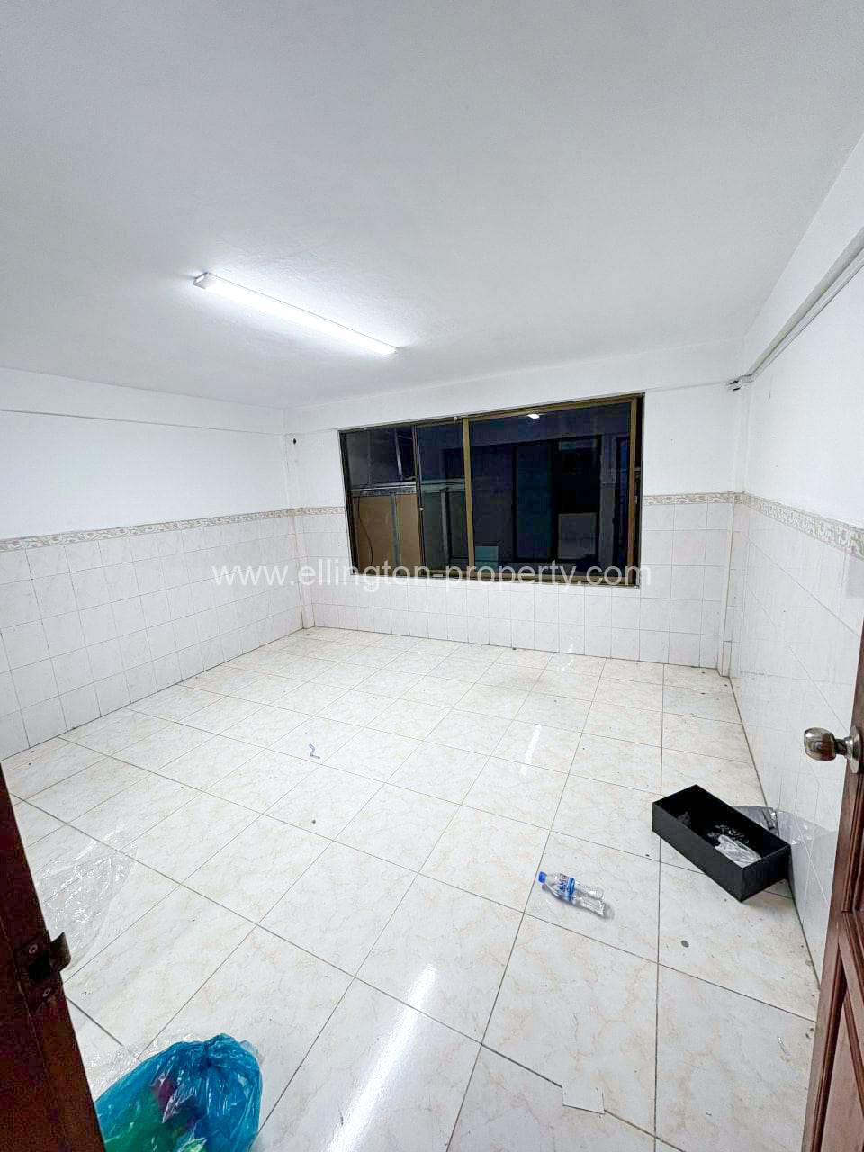 Shophouse For Rent In Bueng Keng Kang - Ellington Property