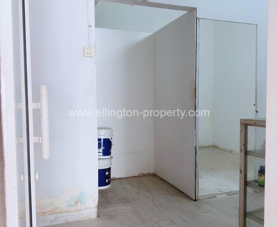 Shop For Rent In Bkk3 - Ellington Property
