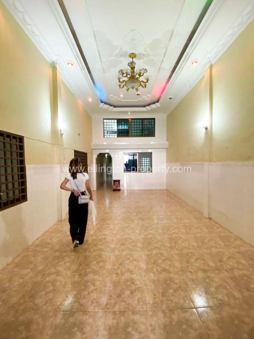 Shophouse For Rent In Bkk3 - Ellington Property