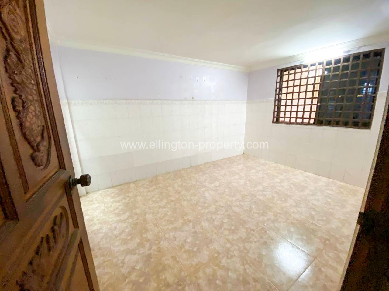 Shophouse For Rent In Bkk3 - Ellington Property
