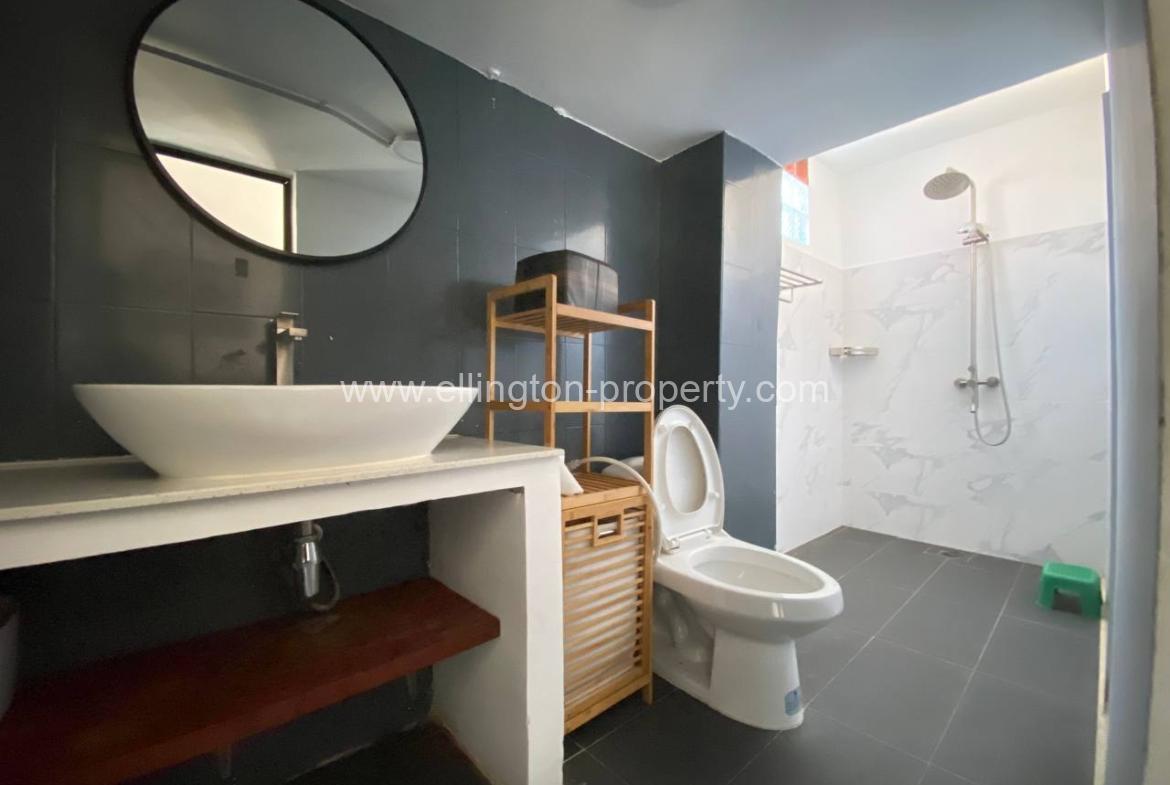 2 Bedrooms Renovated House For Sale - Ellington Property