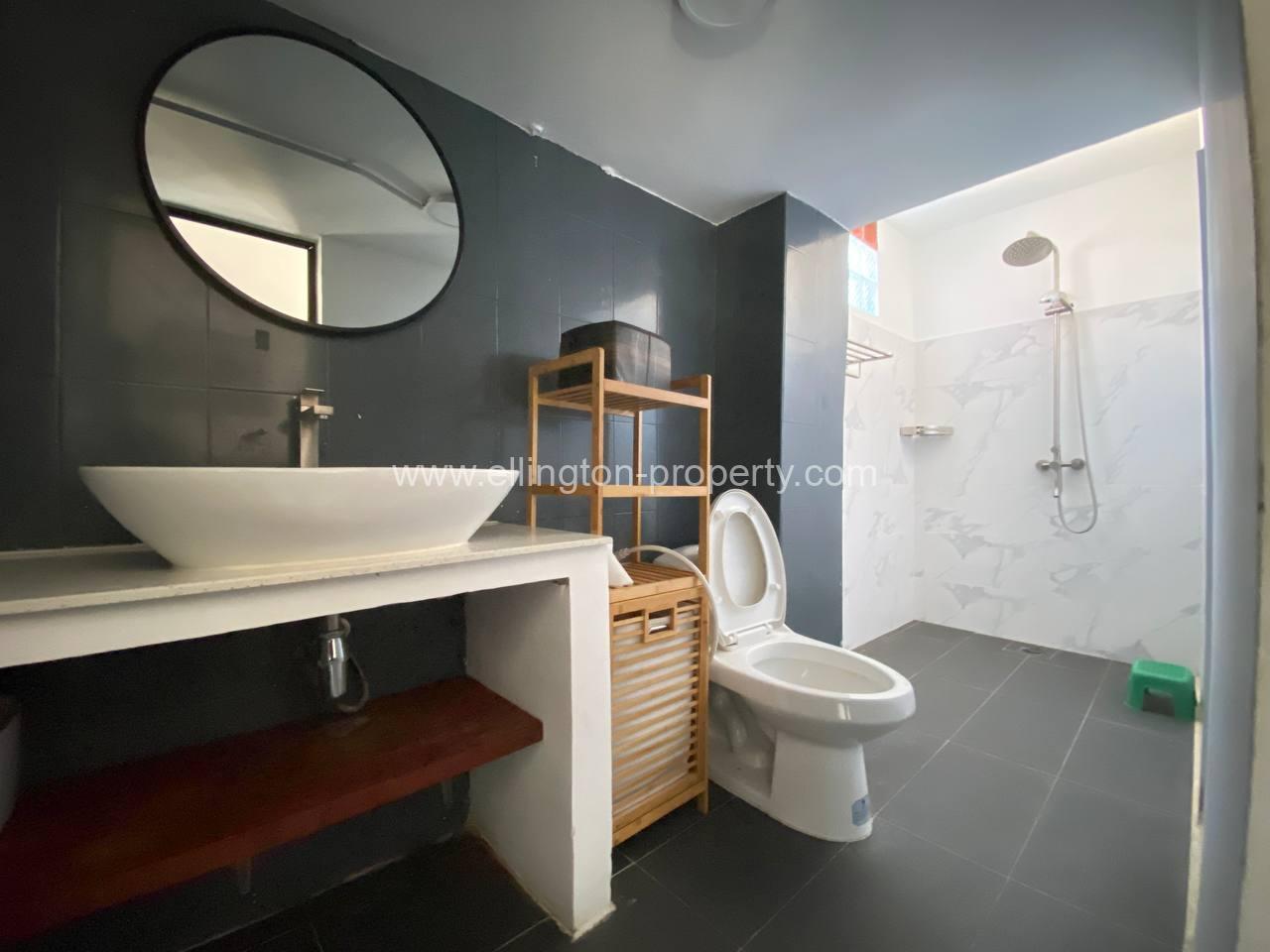 2 Bedrooms Renovated House For Sale - Ellington Property