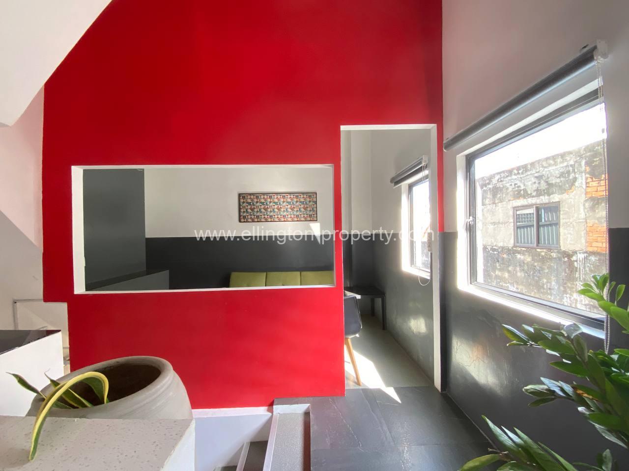 2 Bedrooms Renovated House For Sale - Ellington Property